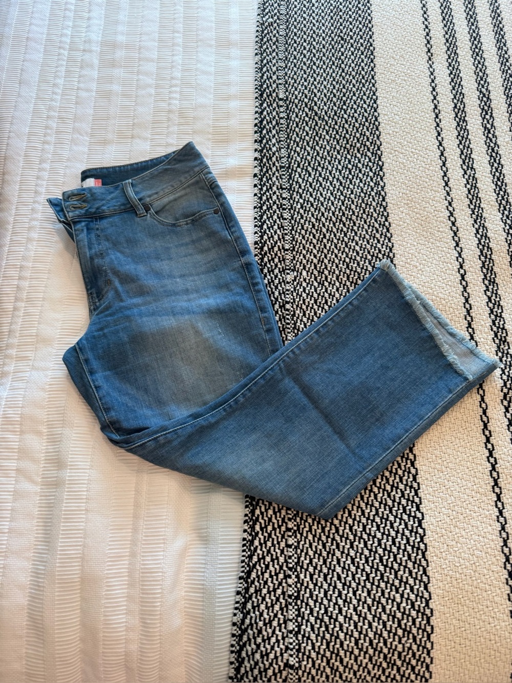 Classic Cabi Hi-Low Crop Midwash Straight Leg Jeans
